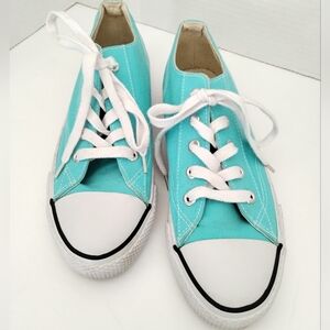 Airwalk Women's Canvas Upper Low Top Lace up Shoes Size 9